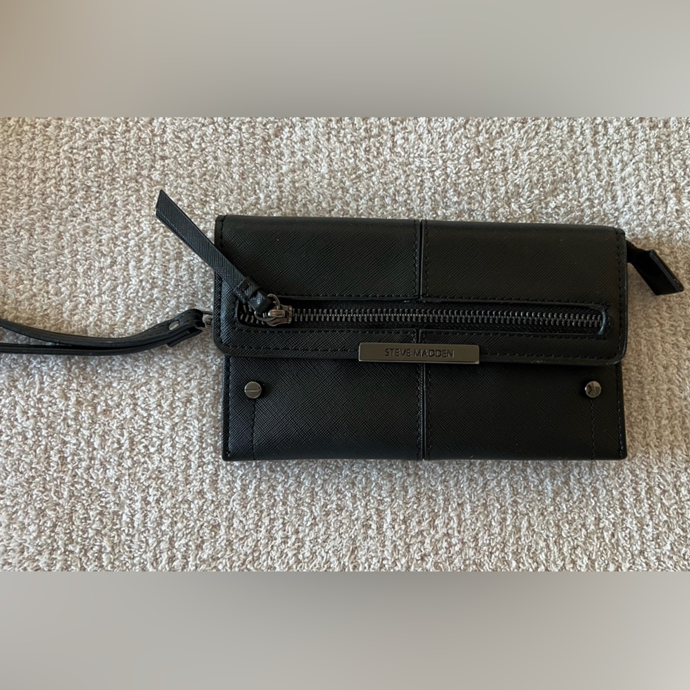 ❗️💲CLOSEOUT SALE: $5 💲❗️- Steve Madden Black Clutch Wallet